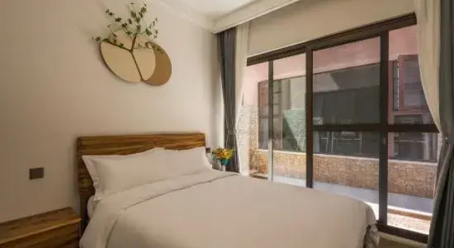 Люкс с 5 комнатами с балконом Chengjiang Fuxian Boutique Stay (Hanwuji Huanle Dashijie)