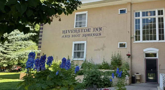 Riverside Hot Springs Inn & Spa - Adults Only