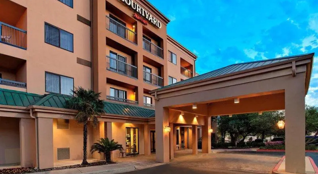 Кровать в общем номере Courtyard by Marriott Austin The Domain Area