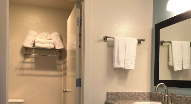 Двухместный номер Standard с балконом и с видом на океан SureStay Plus Hotel by Best Western Gold Beach