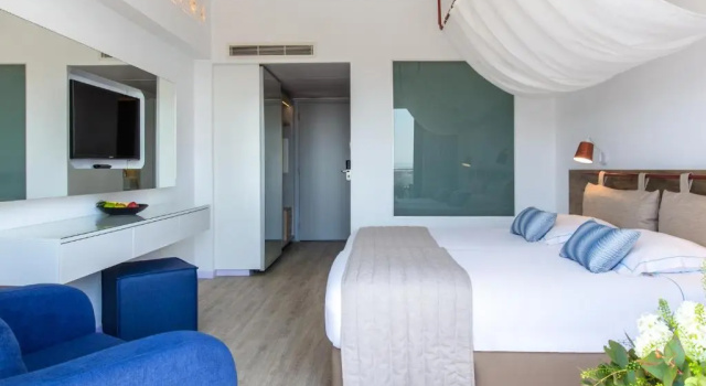 Двухместный номер Superior с частичным видом на море Lordos Beach Hotel & Spa