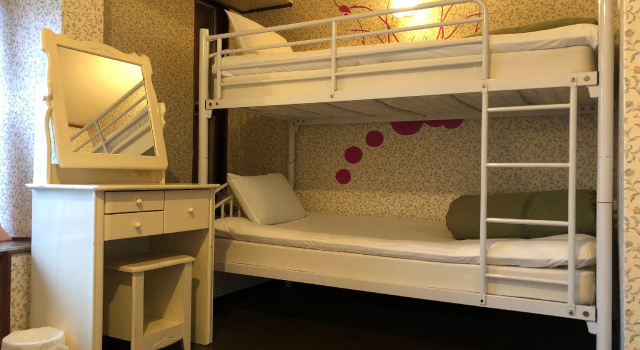 Кровать в общем номере Hostel Yume-Nomad Kobe