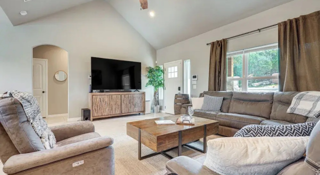 Canyon Lake Home w/ Private Pool, Hot Tub & Sauna!, Забронировать Отель Отели Texas Hill Country 3 звезды, 3*
