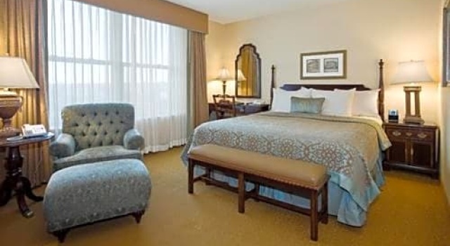 Номер Standard с видом на парк The Saint Paul Hotel