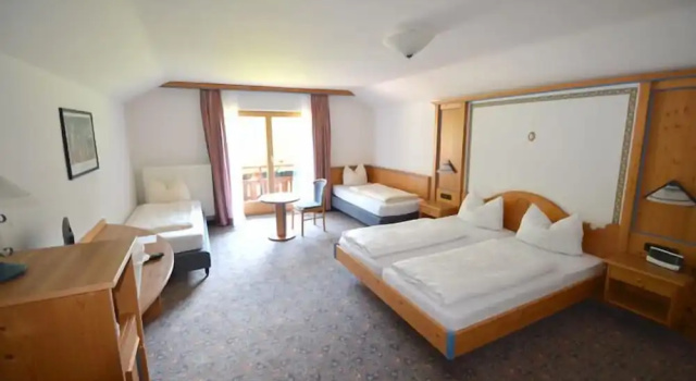 Четырёхместный номер Standard с видом на сад Alpenhotel Widderstein