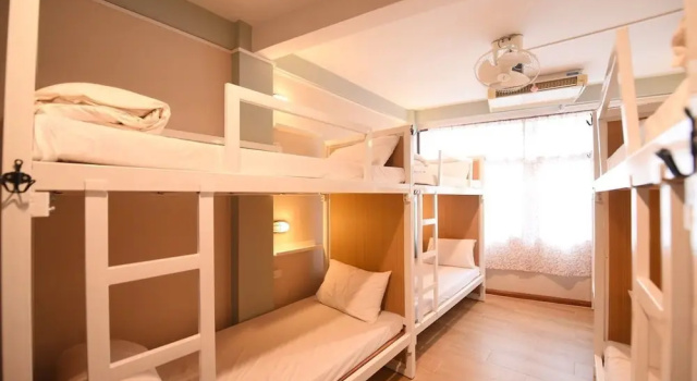 Кровать в общем номере All In One Hostel