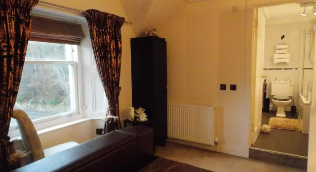 High Cliff Guest House, Забронировать Гостевой дом Отели Аргайл и Бьют с парковкой, Парковка