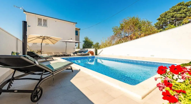 Apartments Villa Nea Leona, Забронировать Апартаменты/квартира Отели Ciovo Island с бассейном, Бассейн