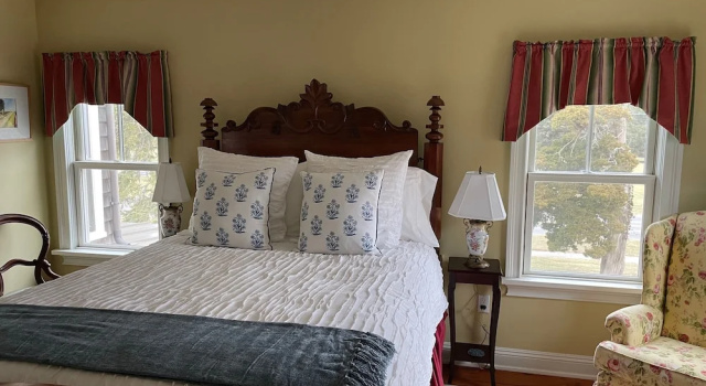 The Farmhouse Bed and Breakfast, Забронировать Отель «постель и завтрак» Отели Национального парка Йосемити с парковкой, Парковка