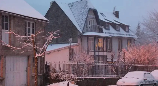 Villa Mirabeau - Meublé Gentiane, Забронировать Вилла Виллы Пюи-де-Дом, Вилла