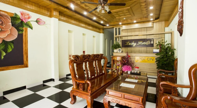 Lucky Hotel by OYO Rooms