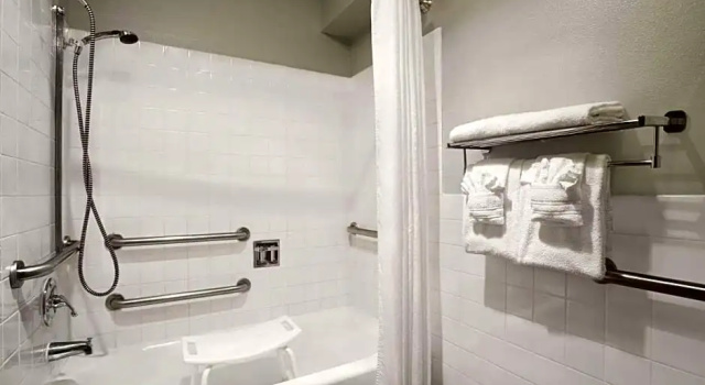 Люкс Days Inn by Wyndham Lacey Olympia Area