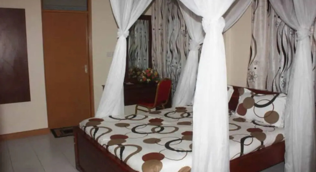 Roza Guests House