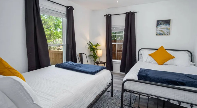 Коттедж с 4 комнатами Charming 4BR2BA Only 5 mins Downtown Riverwalk