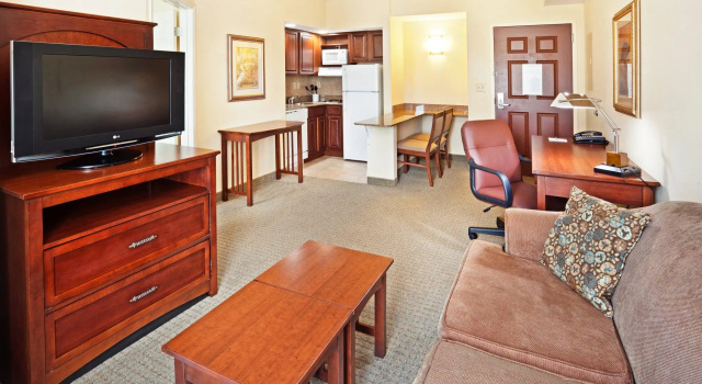 Четырёхместный люкс с 2 комнатами Staybridge Suites-Knoxville Oak Ridge by IHG
