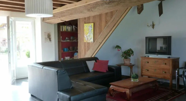 Maison bourbonnaise rénovée avec terrasse, Wifi et parking - FR-1-489-107, Book Hotel Saint-Martin-d'Estreaux 