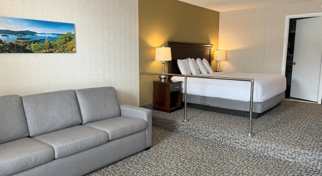 Двухместный номер Standard с видом на озеро The Georgian Lakeside Resort