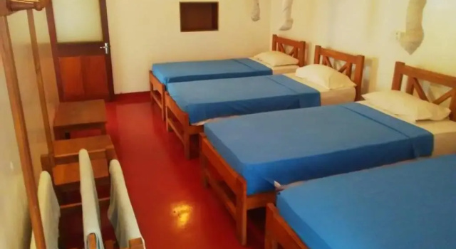 Кровать в общем номере (мужской номер) Hotel Mango Garden