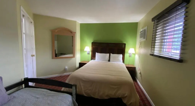 Люкс Deluxe Lakeshore Suites