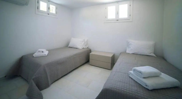 Deep Blue Villa With 4 Bedrooms in Paros