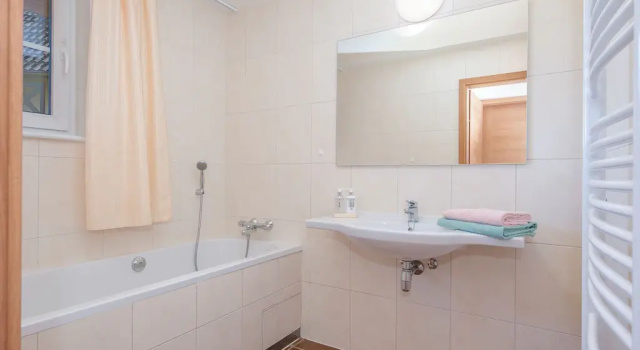 Traditional Style Villa with 2 Bathrooms near River Moselle, Забронировать Вилла Отели Кохем с парковкой, Парковка