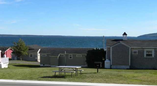 Коттедж Superior Colonial Gables Oceanfront Village
