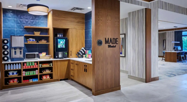 DoubleTree by Hilton Windsor Hotel & Suites