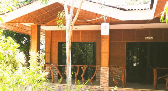 Кровать в общем номере Adayo Cove Resort
