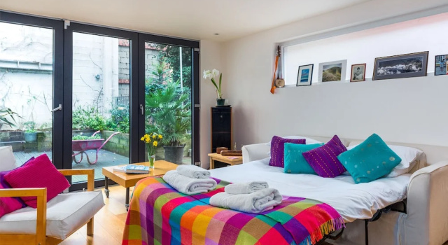 Charming Hackney Apartment with Garden, Забронировать Апартаменты/квартира Хокни Лондон, рядом с Музей Хэкни