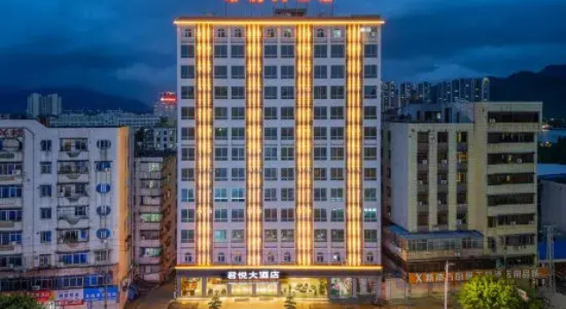 Monarch Hotel