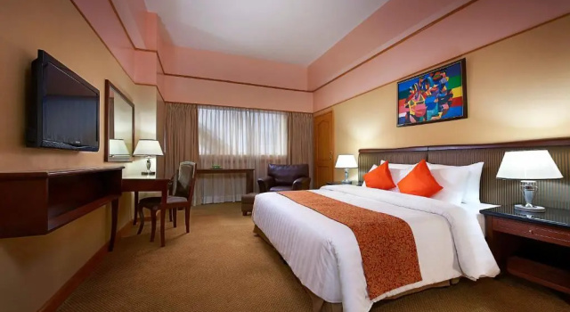 Двухместная студия Deluxe Berjaya Makati Hotel