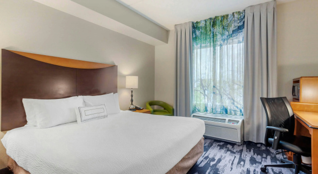 Fairfield Inn & Suites by Marriott Houston Conroe/Woodlands, Book Hotel Conroe Lake Conroe
