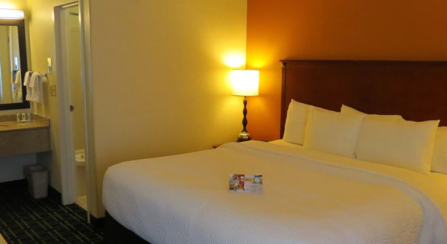 Двухместный номер Standard с балконом Quality Inn Cranberry Township