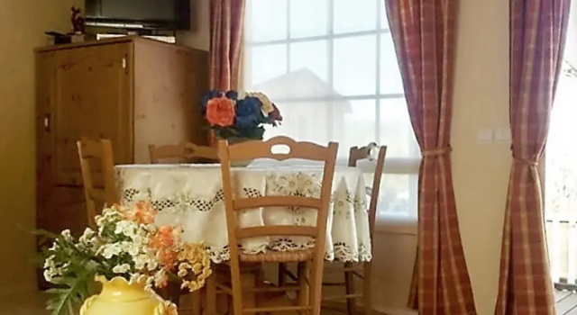 Bungalow With 2 Bedrooms in Aiguines, With Wonderful Lake View, Pool A, Забронировать Отель Эгин Горж-дю-Вердон