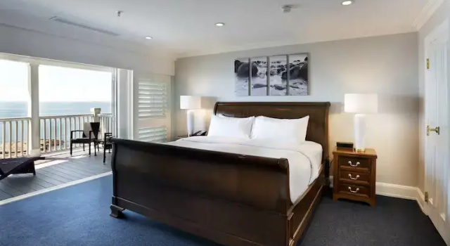 Люкс Madison Beach Hotel, Curio Collection by Hilton