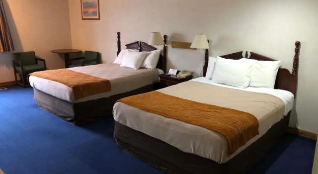 Четырёхместный люкс Denison Inn and Suites