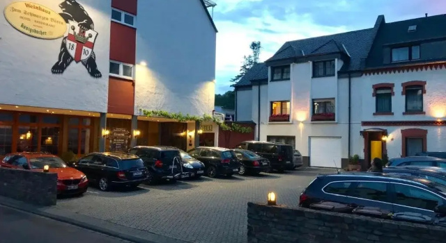 Hotel & Weinhaus Zum Schwarzen Bären, Забронировать Отель СПА-отели Долины Среднего Рейны, SPA-услуги