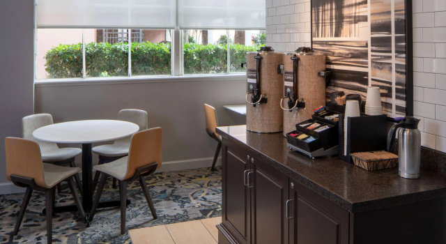 Sonesta ES Suites New Orleans Convention Center, Забронировать Отель Отели Луизиана 3 звезды, 3*