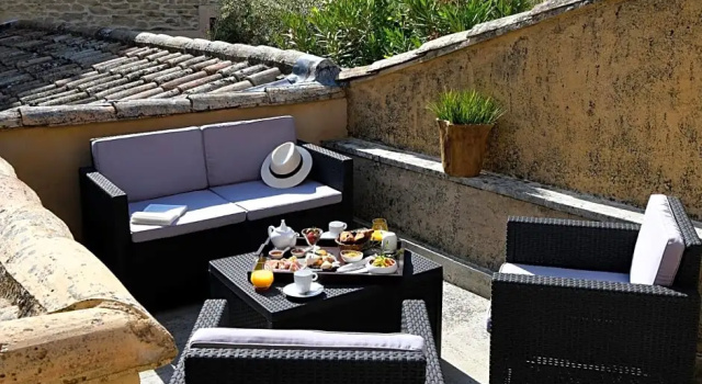 Les chambres du Vieux Bistrot, Забронировать Отель Кабриер-д'Авиньон Люберон