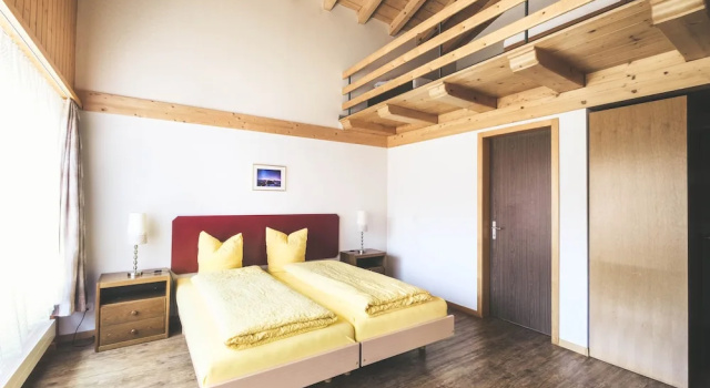Трёхместный семейный номер Standard Hotel Alpina