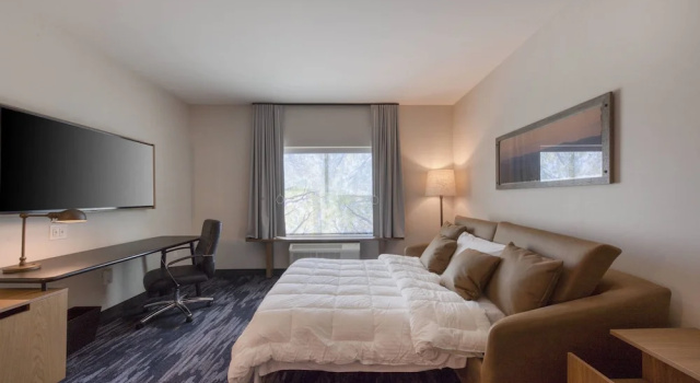 Люкс Fairfield Inn & Suites by Marriott Charlotte Belmont
