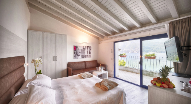 Bella Hotel & Restaurant with private dock for mooring boats, Забронировать Отель Сан-Феличе-дель-Бенако Valtenesi del Garda