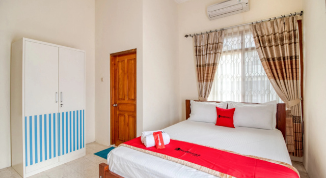 RedDoorz near Universitas Gajah Mada, Book Pension Depok Mergangsan