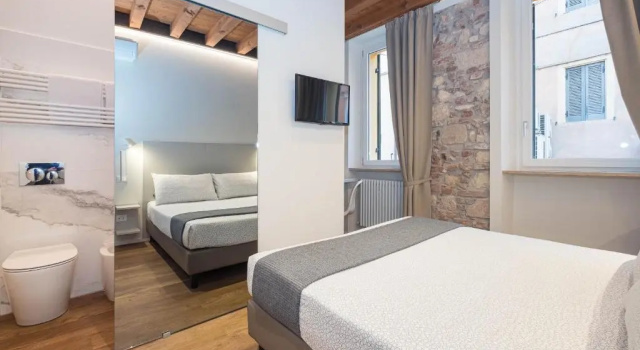 Teatro Romano Easy Suites, Забронировать Хостел Хостелы Вероны, рядом с Площадь Пьяцца-делле-Эрбе, Хостел