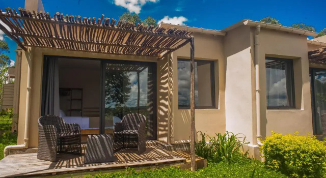 Mantadia Lodge Andasibe, Забронировать Отель Отели и гостиницы Analamazaotra, Отель