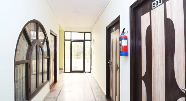 OYO 26815 Hotel Sweet Night, Забронировать Отель Отели штата Уттар-Прадеша 3 звезды, 3*