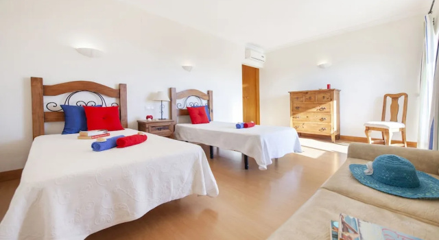 Вилла с 4 комнатами с видом на море Villa Costa Brava