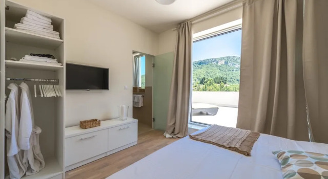 Villa With 4 Bedrooms in Pitve, With Wonderful sea View, Private Pool,, Забронировать Вилла Питве Остров Хвар