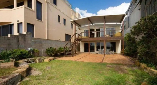 True Beachfront Family Holiday Home, Забронировать Отель Голд-Кост Квинсленд, рядом с Pavilion Convention Centre