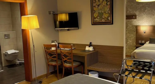 Двухместный номер Superior Logis Hôtel Restaurant Au Cerf d'Or